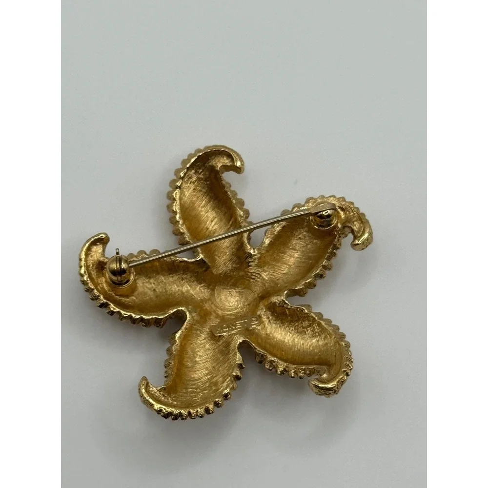 Vintage Monet Brooch Gold Tone Starfish Sea Life Beach Theme Pin